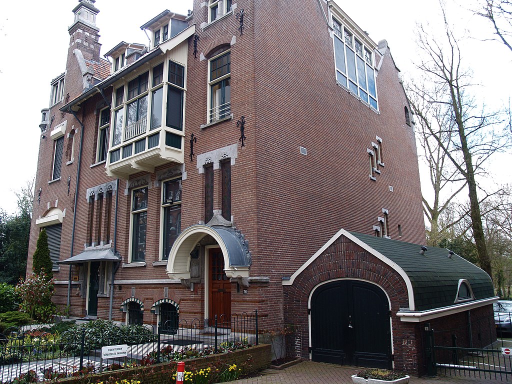 1900 1024px-Van_eeghenstraat_(3412224357).jpg
