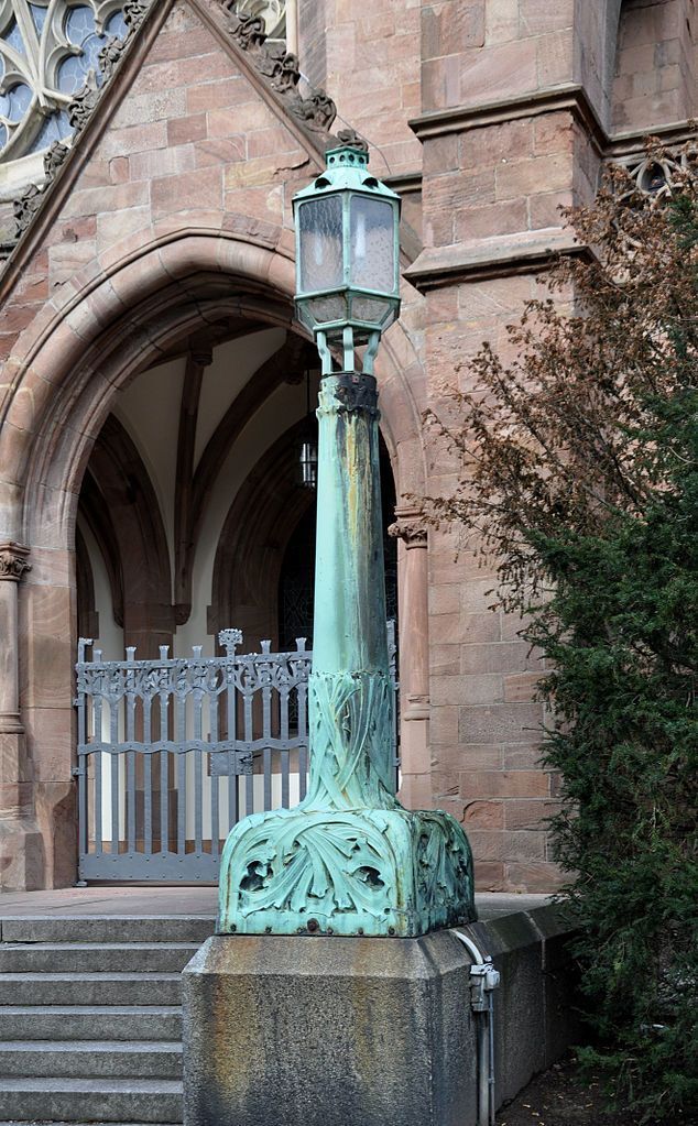 1900 634px-Karlsruhe_Christuskirche_Laterne.jpg