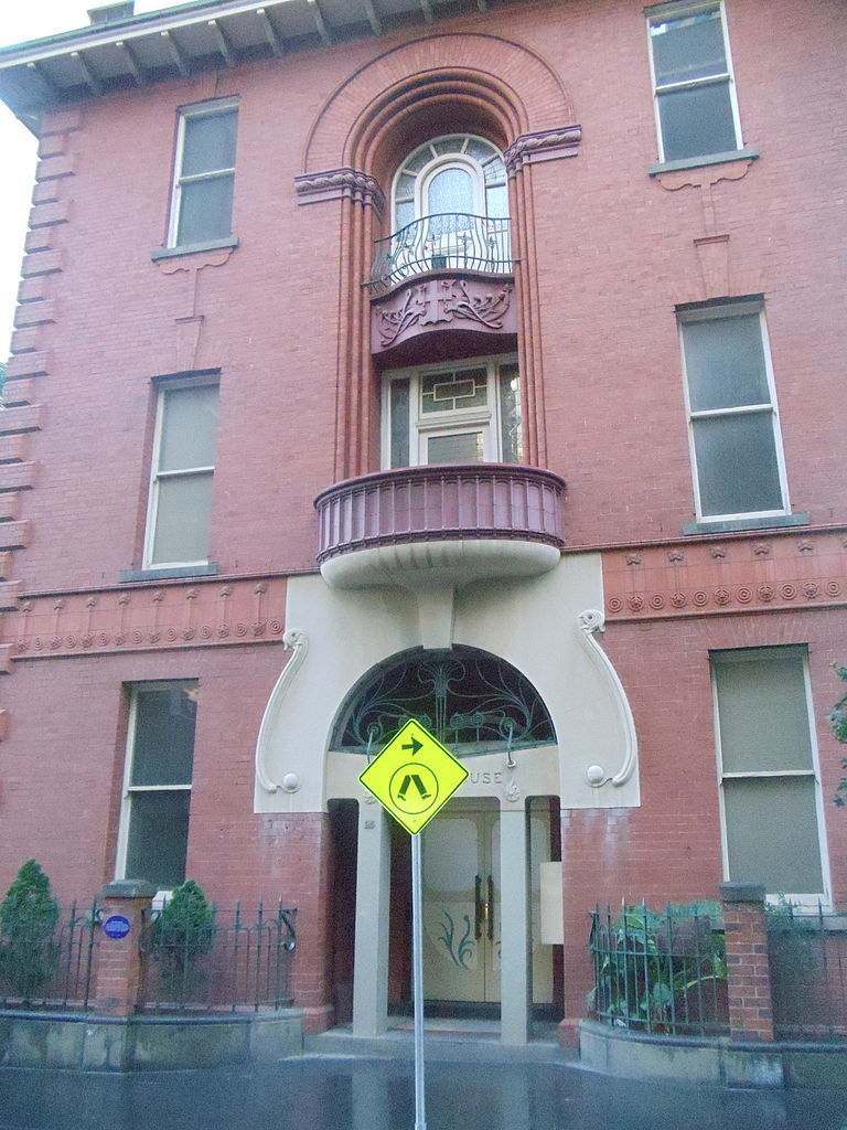 1901 768px-Milton_House_on_Flinders_Lane_in_Melbourne.jpg