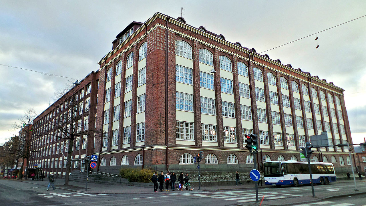 1915 1280px-Old_factory_building_in_Tampere.jpg