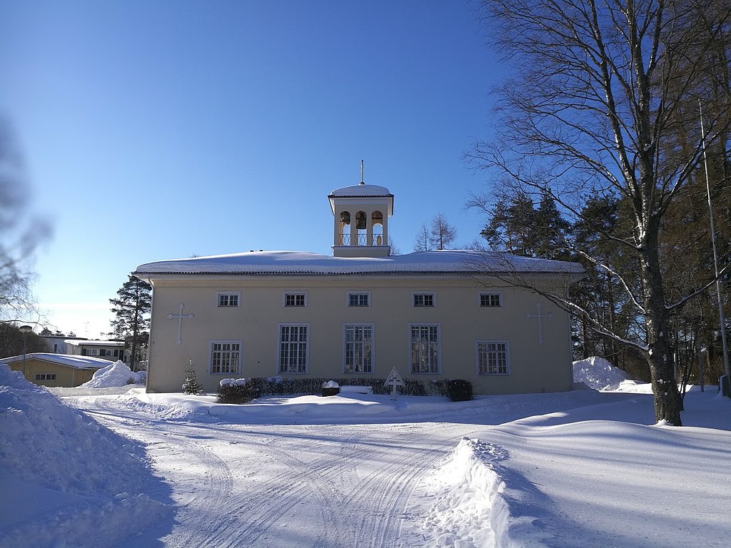 1918 1024px-Kiuruveden_ort_kirkko.jpg