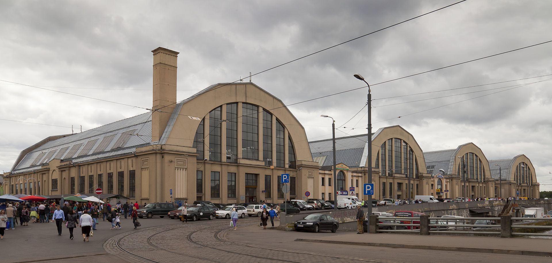 1920px-Mercado_Central,_Riga,_Letonia,_2012-08-07,_DD_01.jpg