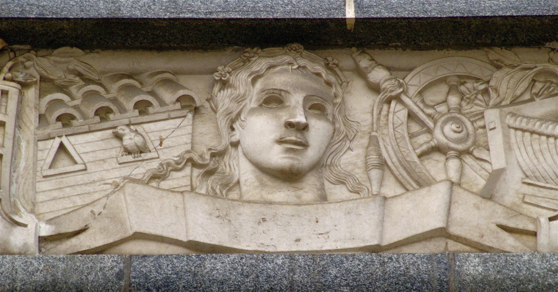 1920px-Milan_Art_Deco_(792365214).jpg