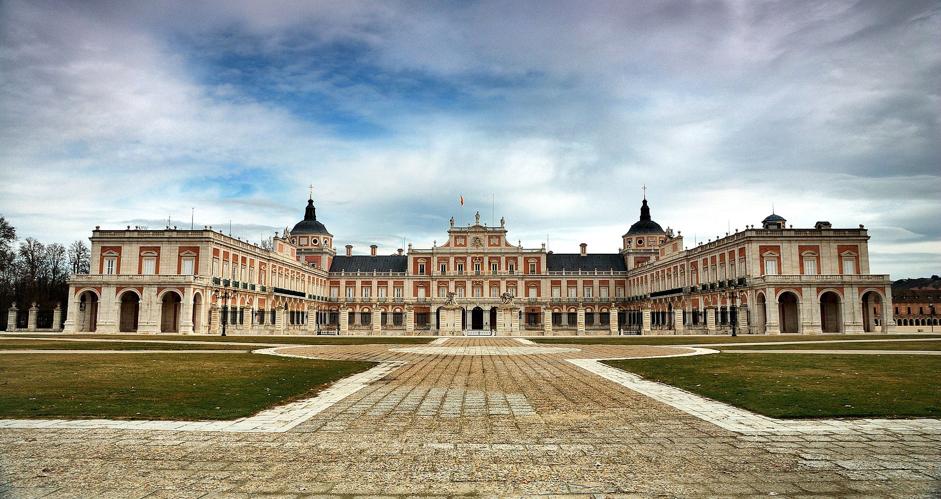 1920px-Palacio_Real_de_Aranjuez_(5).jpg
