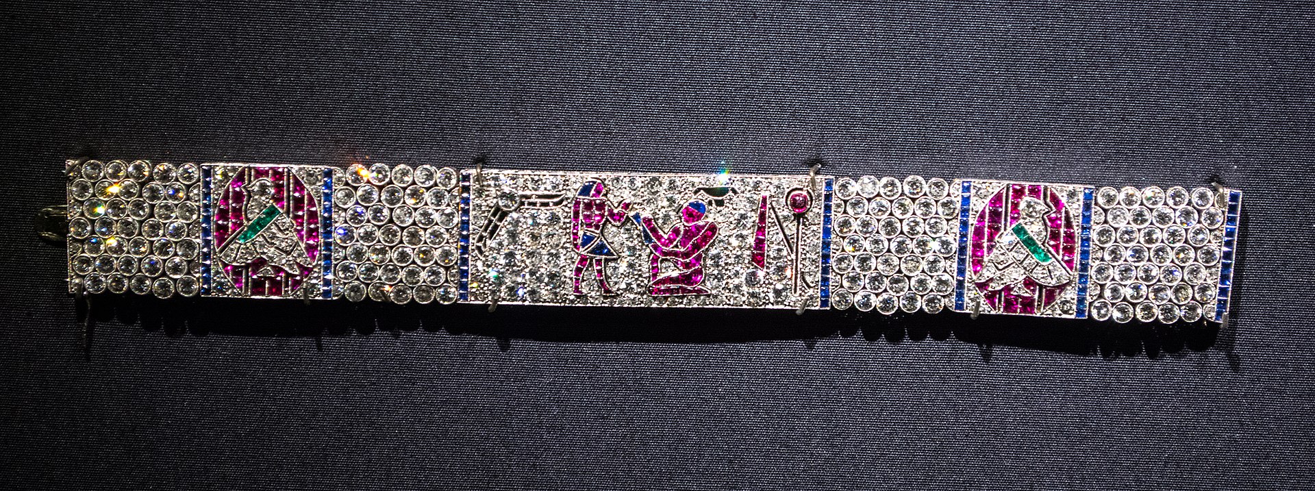 1920px-Ruby_Egyptian_bracelet_-_Laloche_Frères_(39643560282).jpg