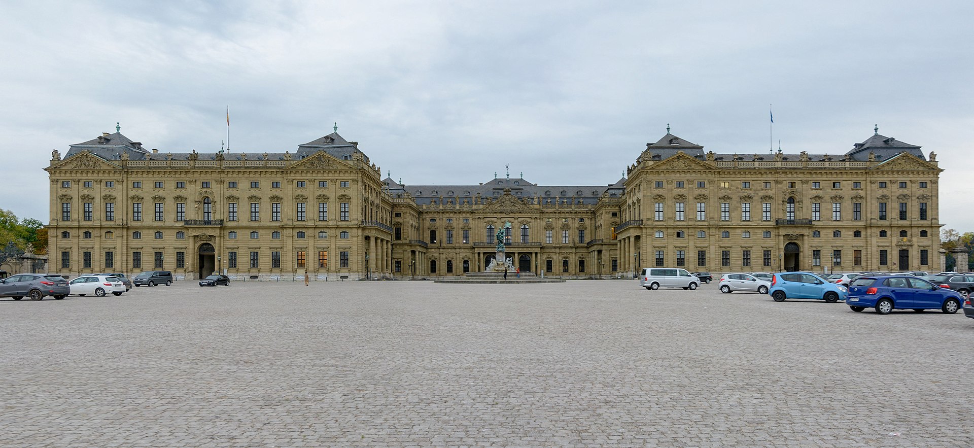 1920px-Würzburger_Residenz_DSC_9723_Planar_4.jpg