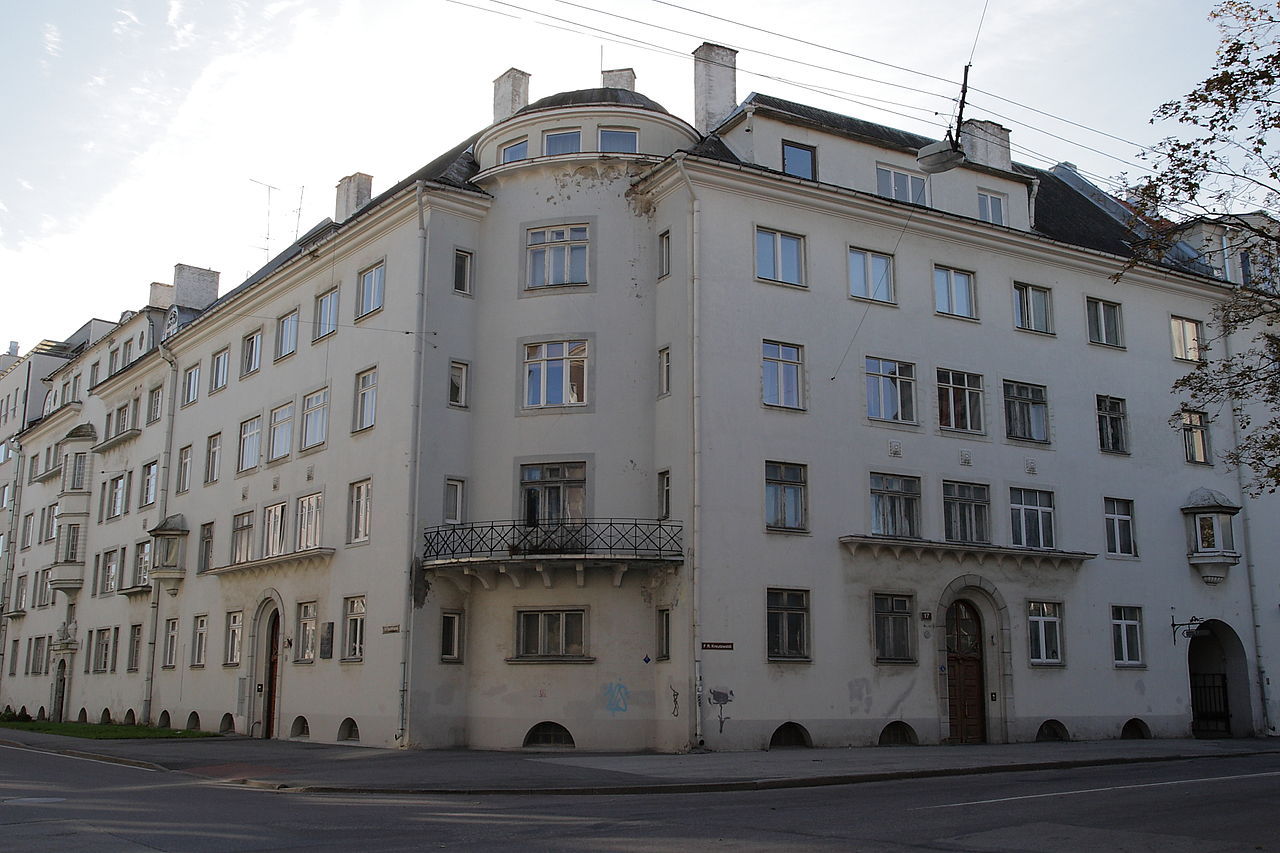 1925 1280px-Tallinn,_elamu_F.R.Faehlmanni_2,_1925,_1932_(2).jpg