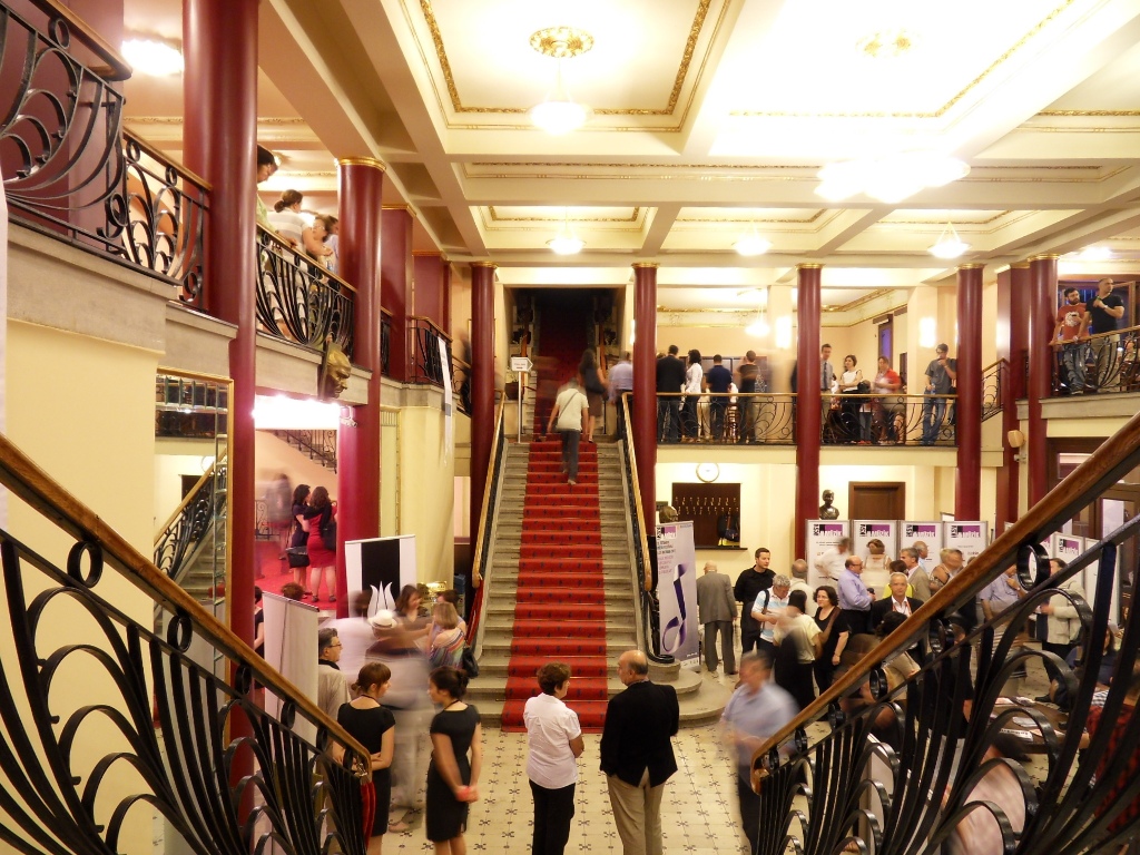 1927 опеарKadıköy_Municipality_Süreyya_Opera_House.jpg