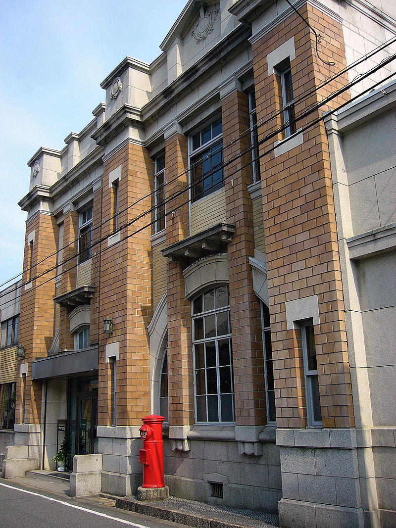 1932 800px-Usukuchi-Tatsuno-Shoyu_Museum01s2048.jpg