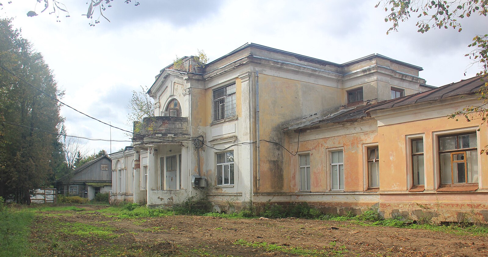 2021-09-14_3390_Lyubanovo_Estate_by_G-Podborodnikov.jpg