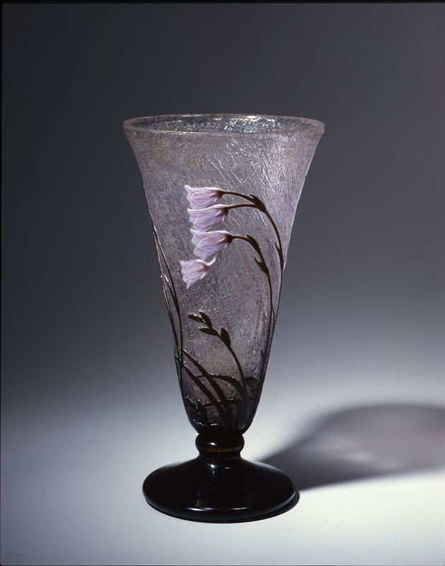 20Vase_à_décor_de_campanules.jpg