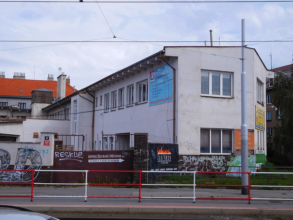 21 1024px-Praha_Strasnice_Prubezna_41.jpg