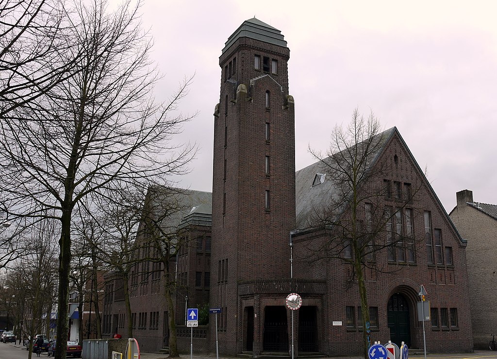 21 ChristelijkeGereformeerdeKerkDordrechtCentrum.jpg