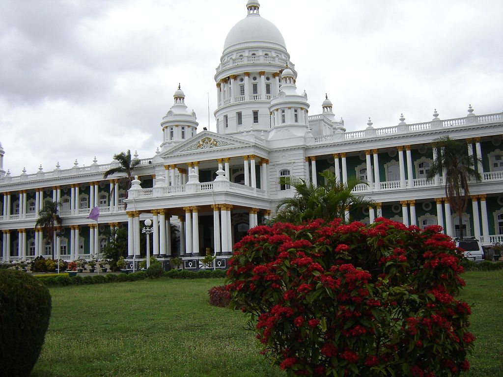 22 инд 1024px-Lalitha_Mahal_Palace_2007.jpg