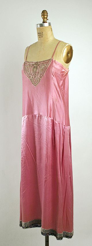 22Evening_dress_MET_CI62.58.2b_TQR.jpg