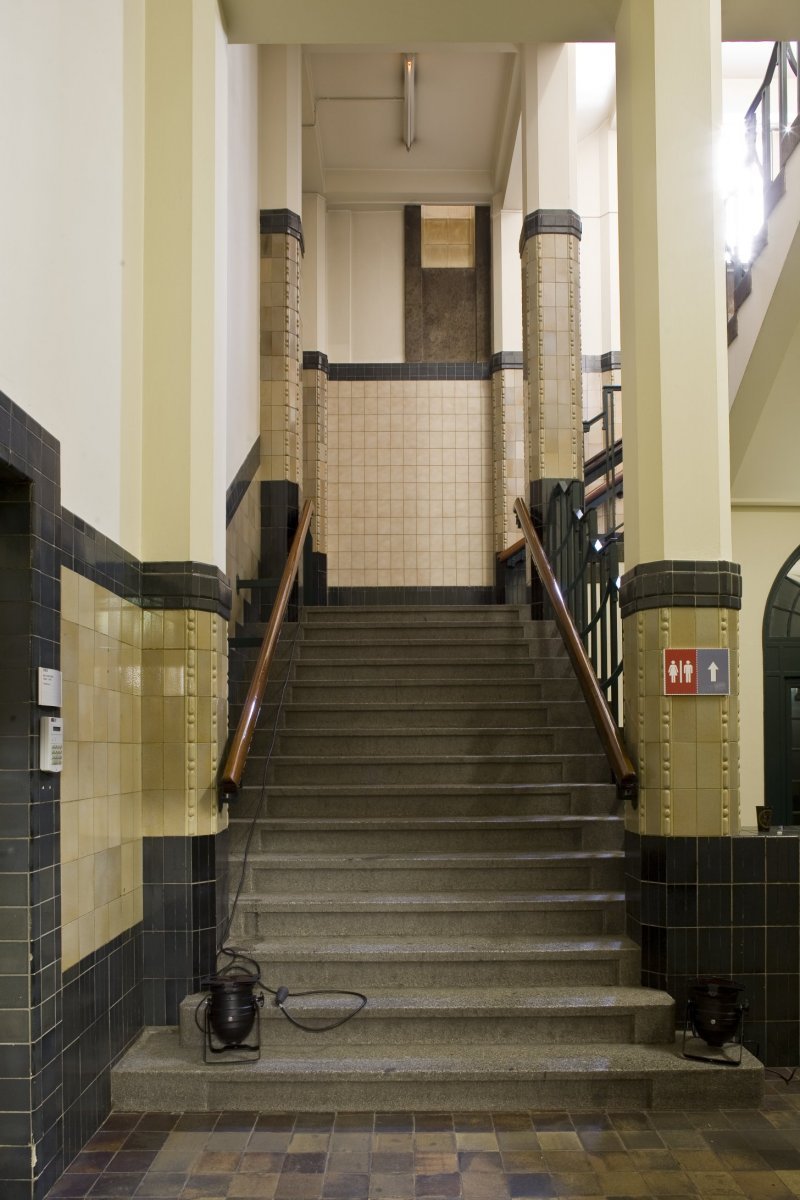 22Interieur_trappenhuis_aan_de_noordzijde_-_Rotterdam_-_20429283_-_RCE.jpg