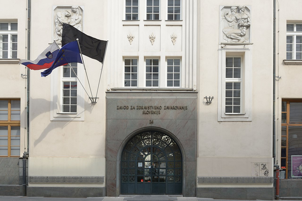 23 сло1280px-Ljubljana_portal_of_building_of_Public_Health_Department.jpg