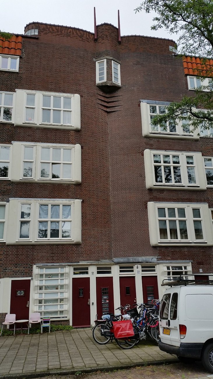 23 800px-Holendrechtstraat_9-35_(6).jpg