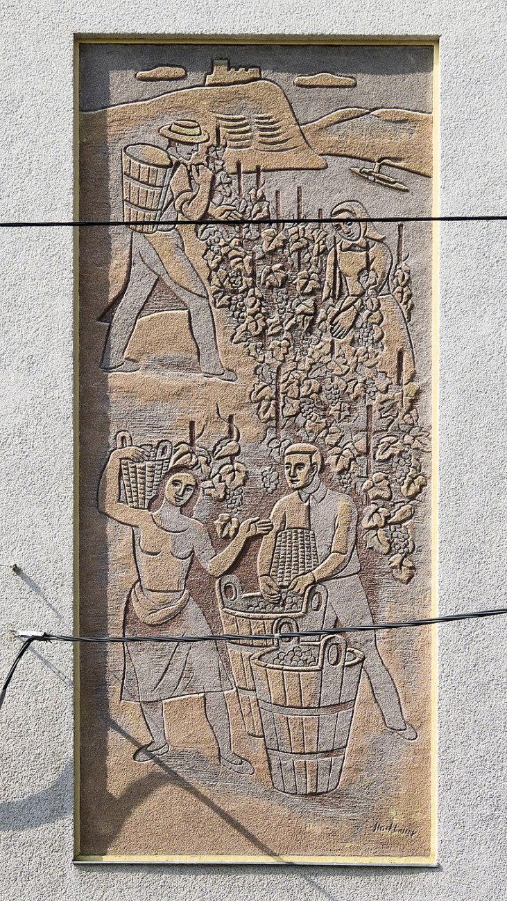 23 800px-Wachauerhof_02.jpg