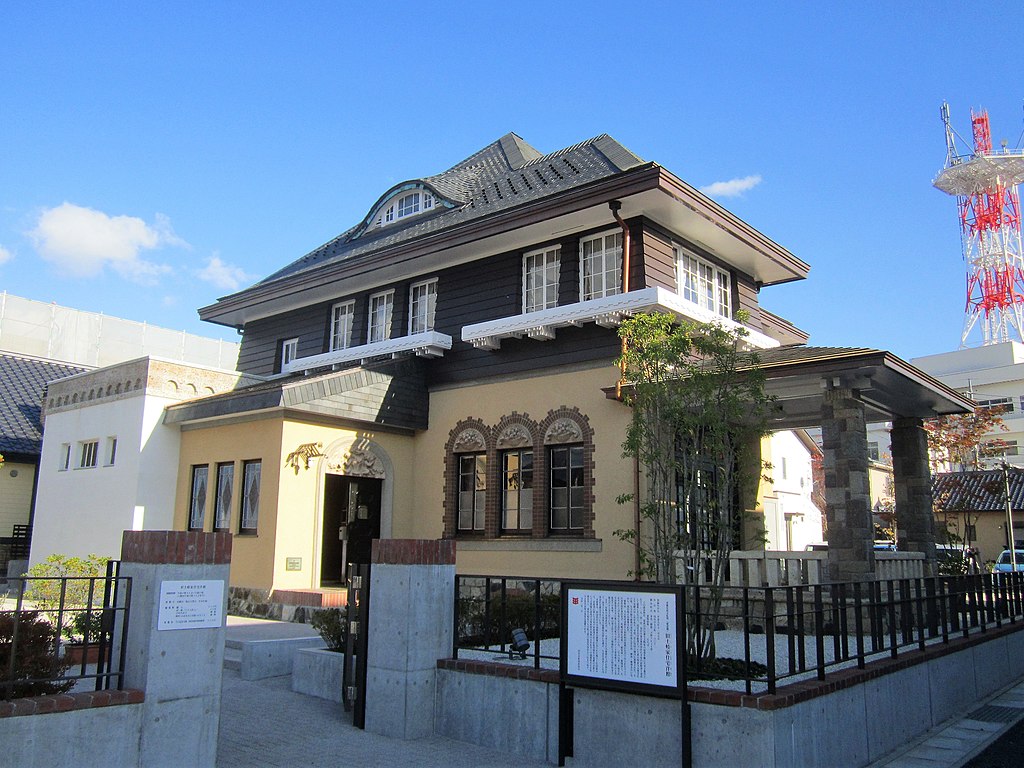 24яп1024px-Toki-ke_house_202010-1.jpg