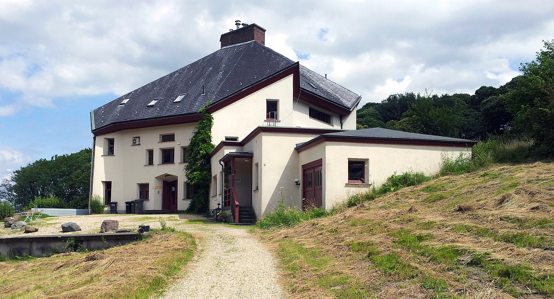 24 голл 1920px-160717-Huize_Wylerberg.jpg