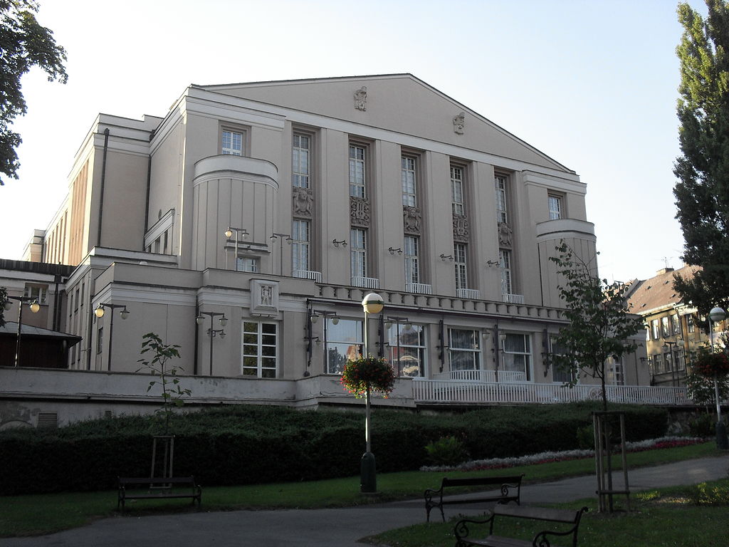 24  и1024px-(TTO)_Divadlo_Krušnohorské_(Teplice)_1.jpg