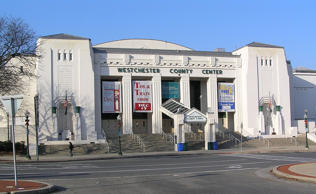 24 сшаWestchester_Couny_Center_December_3,_2013.jpg