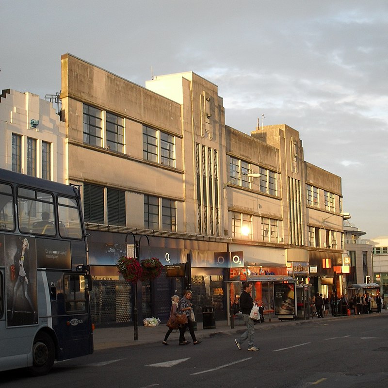 24 800px-Imperial_Arcade,_Brighton_(Western_Road_façade)_(September_2010)_(1).jpg