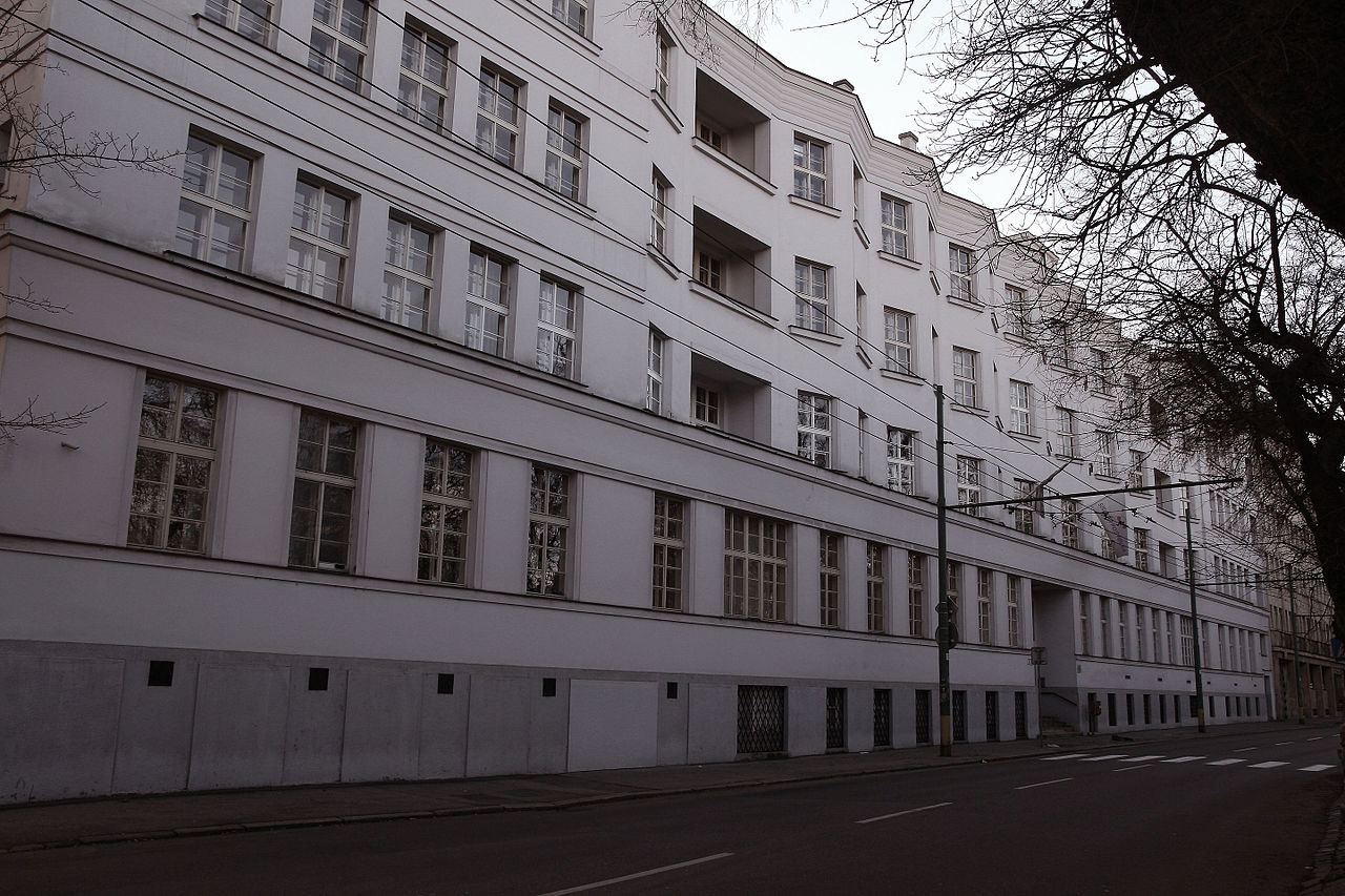 25 сло 1280px-Building_by_František_Krupka,_29._augusta,_Bratislava.jpg