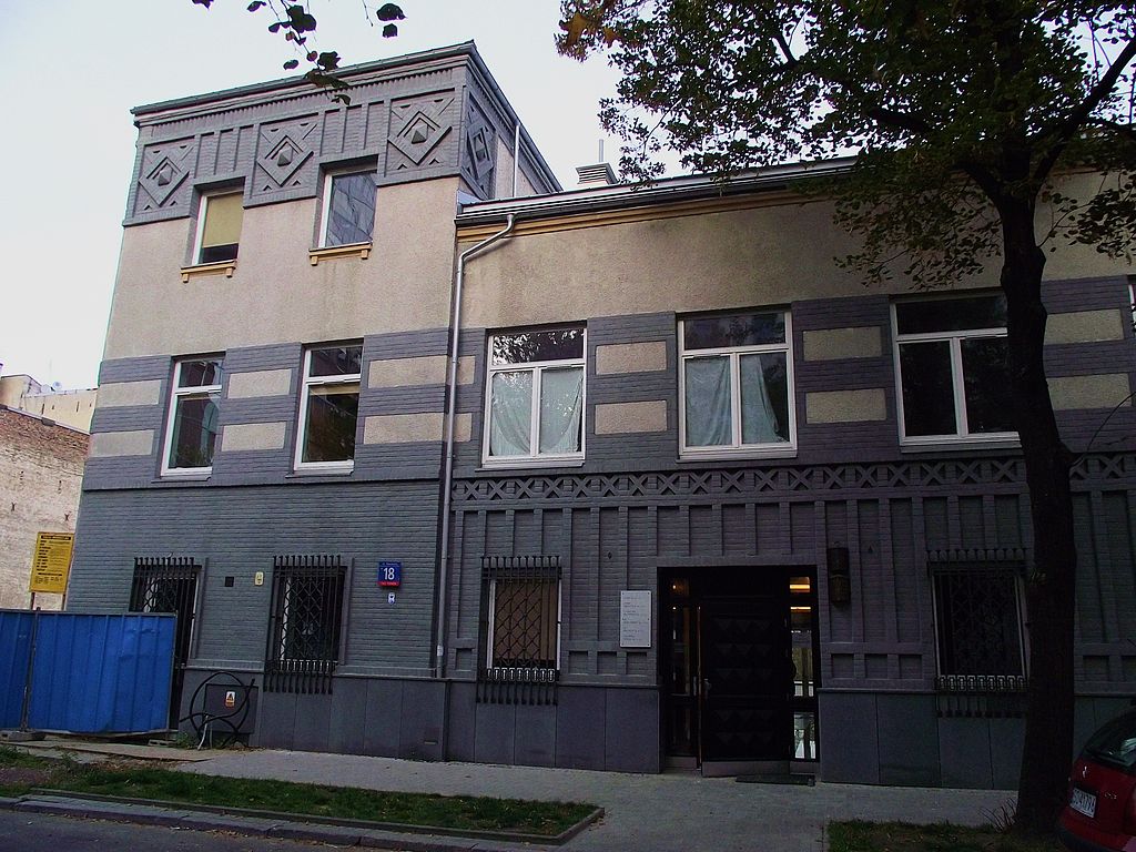 25 1024px-18_Chocimska_Street_in_Warsaw.jpg