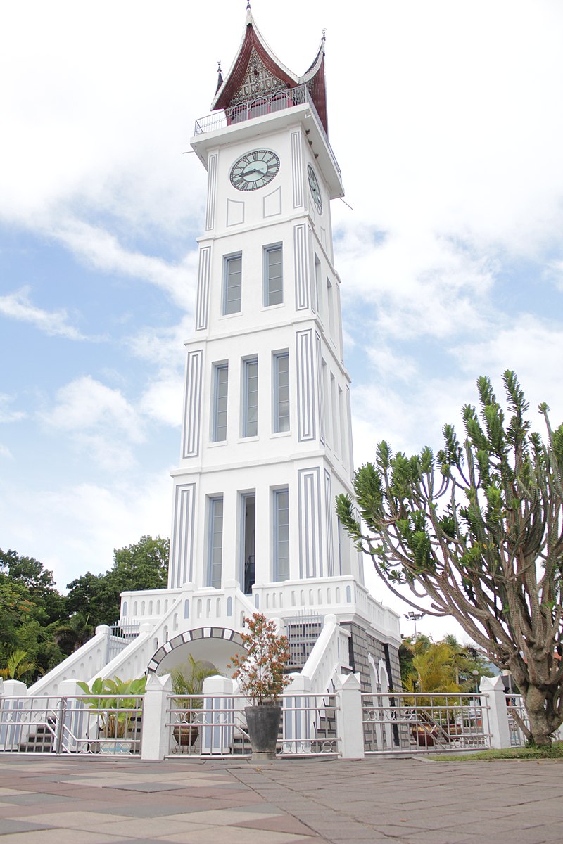 26 индо800px-Jam_Gadang_in_2011.jpg