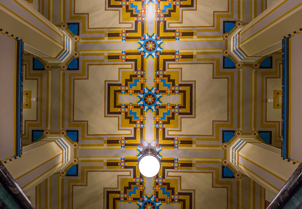 26 1024px-Stadsarchief_Amsterdam,_detail_plafond_van_de_Schatkamer.jpg