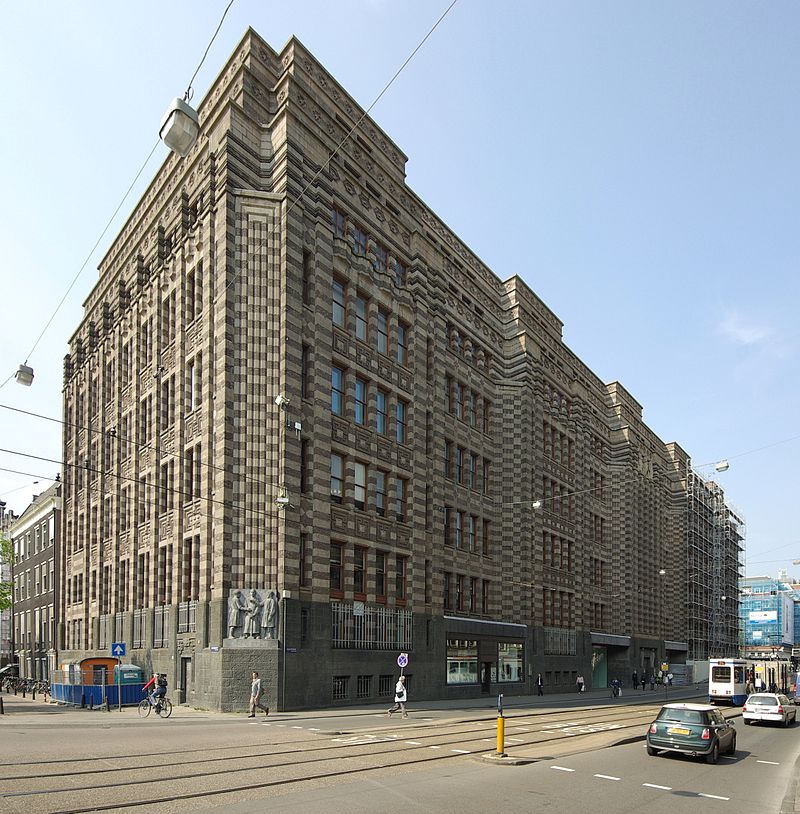 26 800px-Amsterdam_De_Bazel_001.jpg