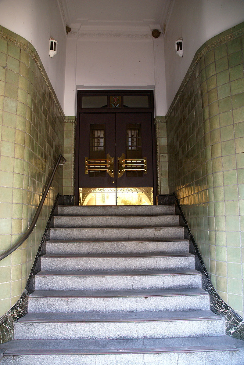 27яп800px-Ashiya_Police_Station03s3872.jpg