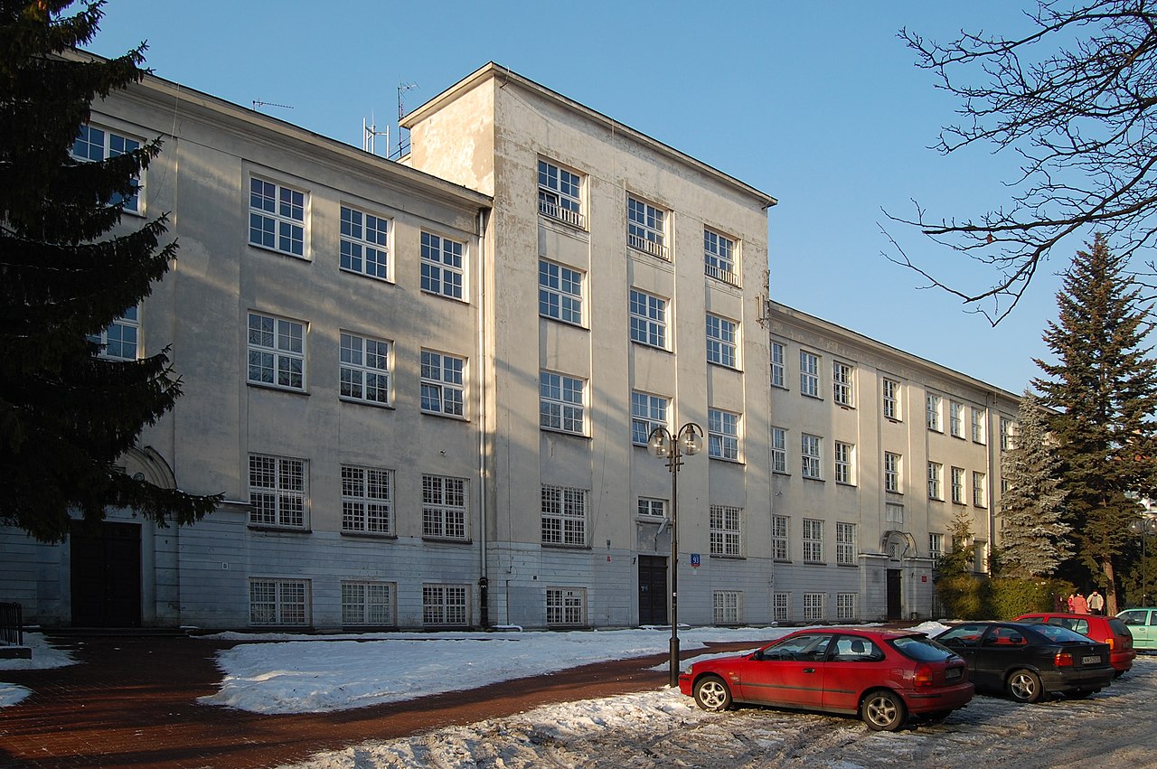 27 Warszawa_liceum_im._Hugona_Kołłątaja.jpg