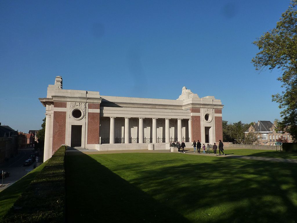 27Menin_Gate,_Ypres,_Belgium_-_Memorial_to_the_Fallen_-_panoramio.jpg