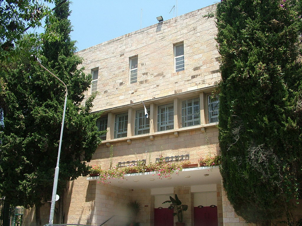 28 пал 1024px-Gimnasia_Rehavia.jpg