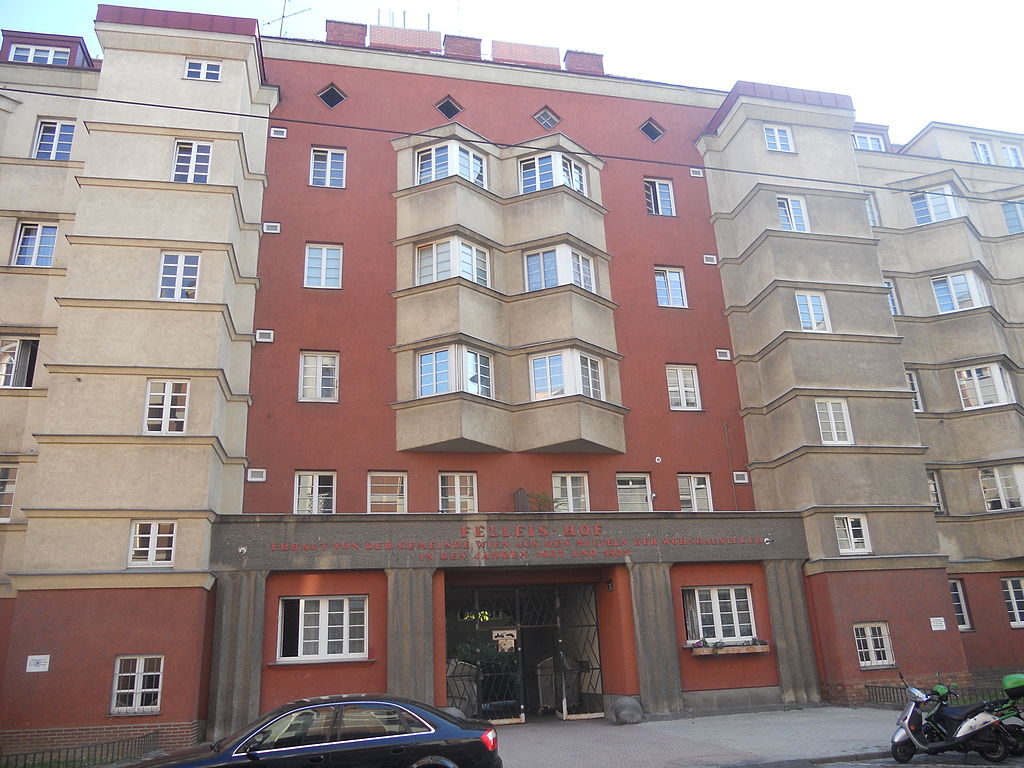 28 1024px-Felleishof.jpg
