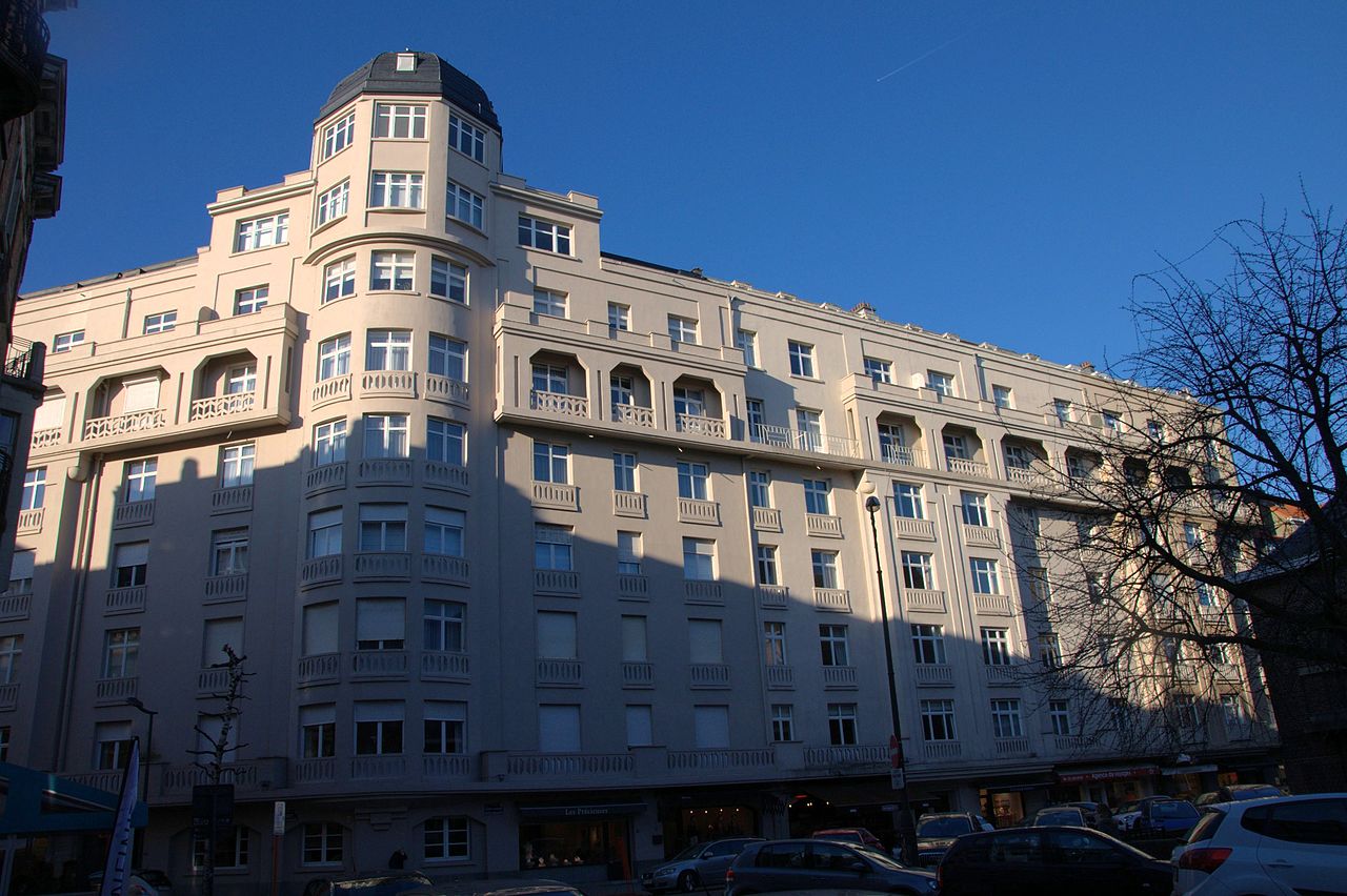 28 Apartment_building_Place_Georges_Brugmann,_Ixelles.jpg