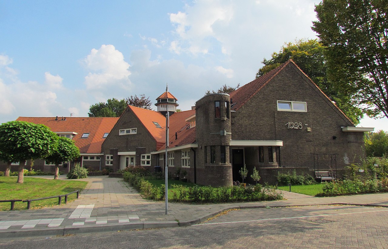 28Voormalige_school_'De_Roef',_Amersfoort.jpg