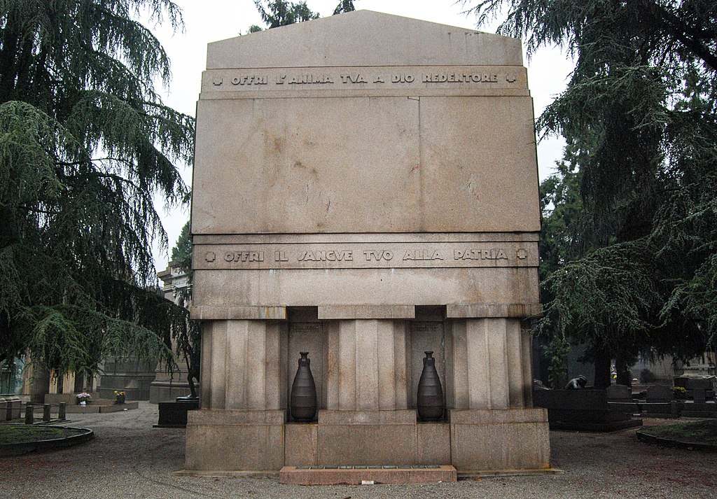 29 1024px-CIMITERO_MONUMENTALE_MILANO_(21).jpg