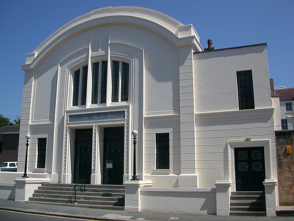 29 1024px-Hove_Hebrew_Congregation_Synagogue,_Holland_Road_(June_2007).jpg