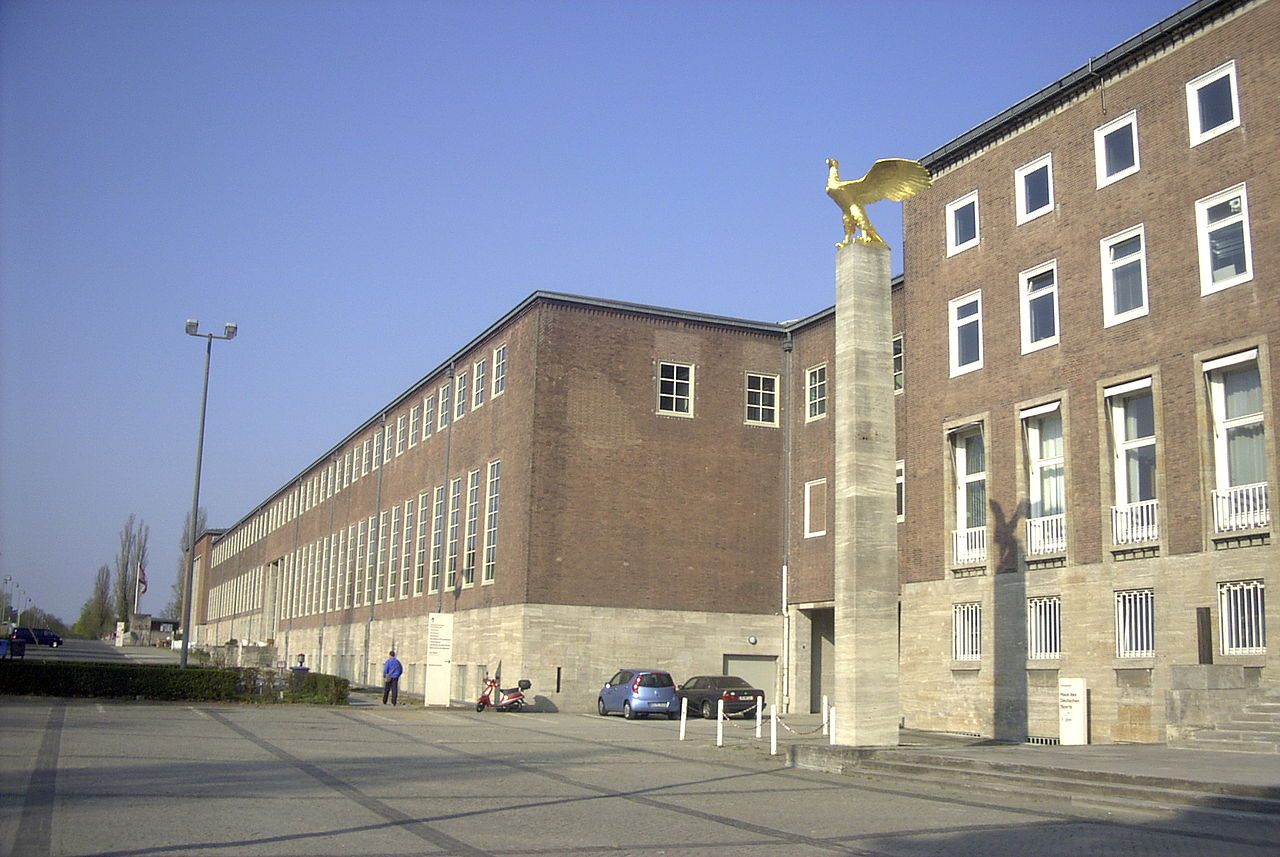 29 1280px-Deutsches_Sportforum_-_Haus_des_deutschen_Sports_-_Außenansicht_3.jpg