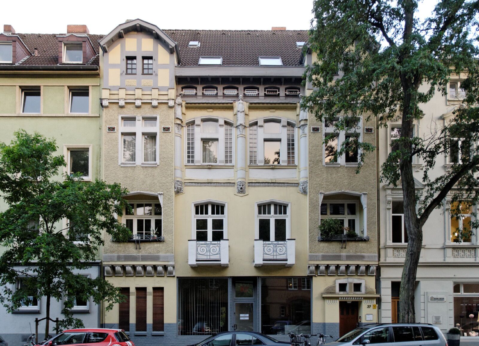 3 Haus_Tannenstrasse_37_in_Duesseldorf-Derendorf,_von_Norden.jpg
