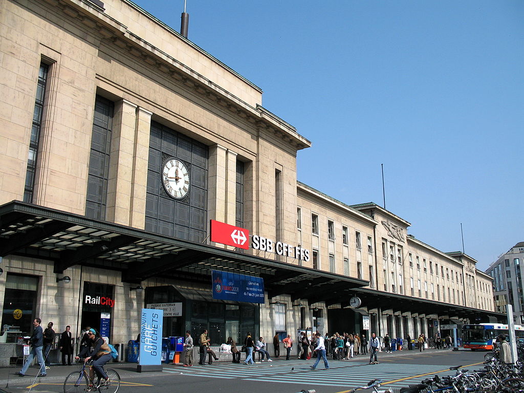 31 1024px-Gare_de_Cornavin,_entrée_principale.jpg