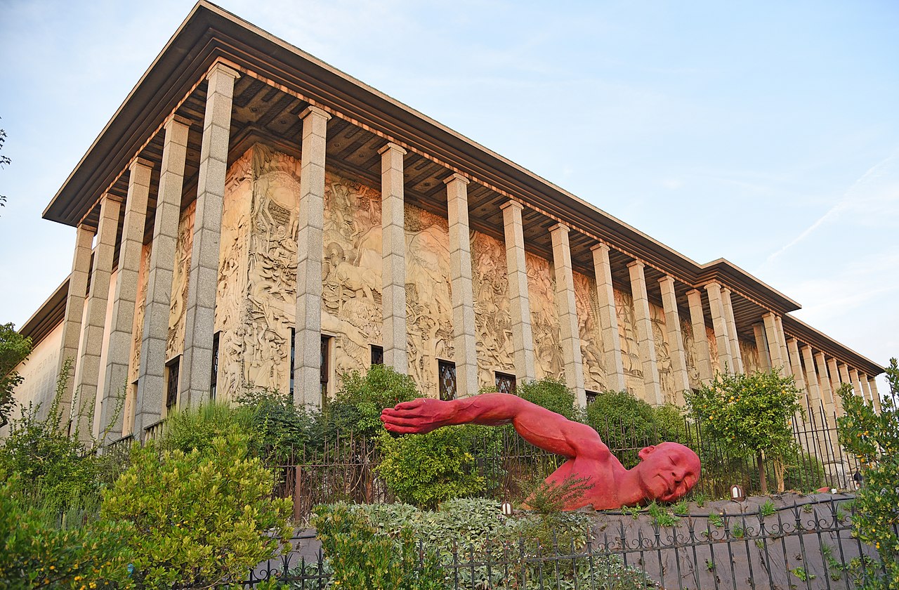 31 1280px-Palais_de_la_Porte_Dorée.jpg