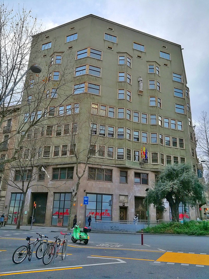 31 133_Casal_de_Sant_Jordi,_c._Casp_24-26_-_c._Pau_Claris_(Barcelona).jpg