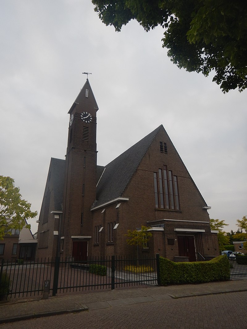 31 800px-Wilhelminakerk,_vanuit_het_noordoosten_gezien.jpg