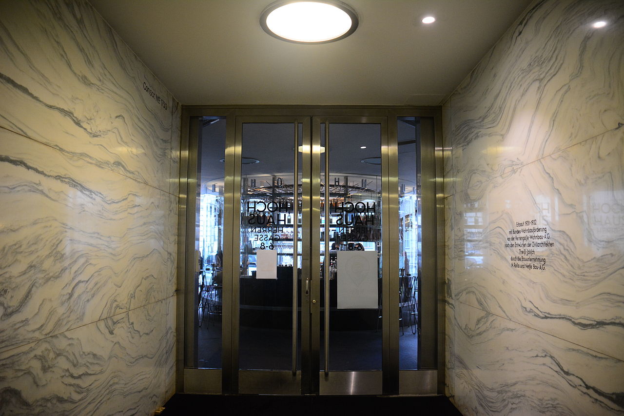 32 1280px-GuentherZ_2014-09-13_(28)_Wien01_Herrengasse_Hochhaus_Herrengasse.jpg