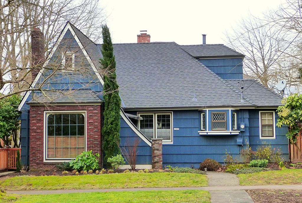32 1909_NE_24_-_Irvington_HD_-_Portland_Oregon.jpg